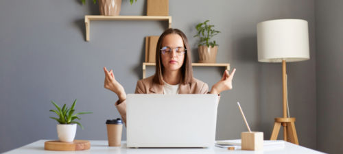 Zen, personnes devant son ordinateur Présentation PowerPoint